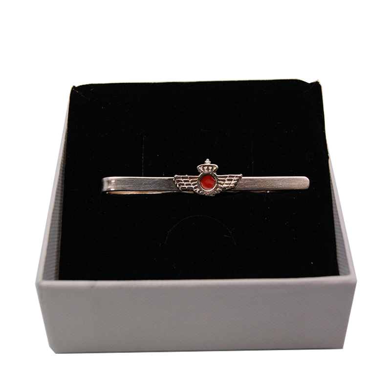 Sujetacorbatas de plata...