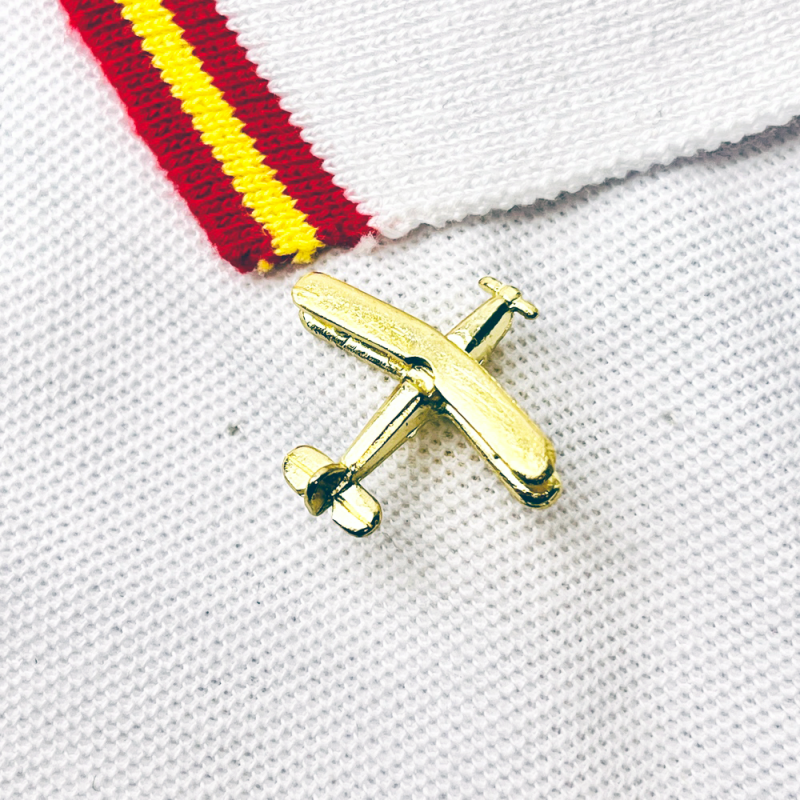 Pin avión bucker
